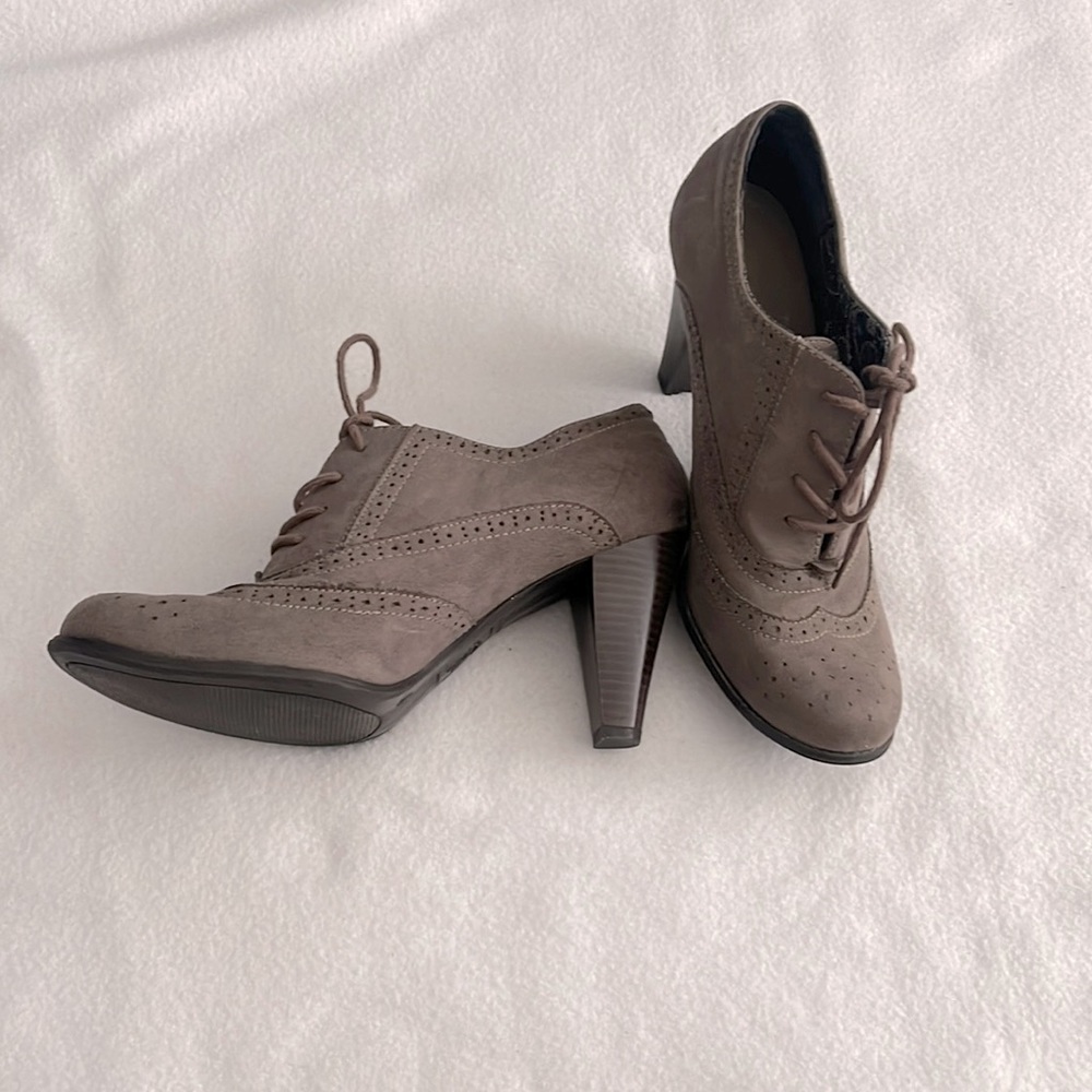 Women’s heeled booties